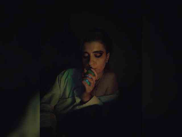 UntouchableSquirtWitch webcam