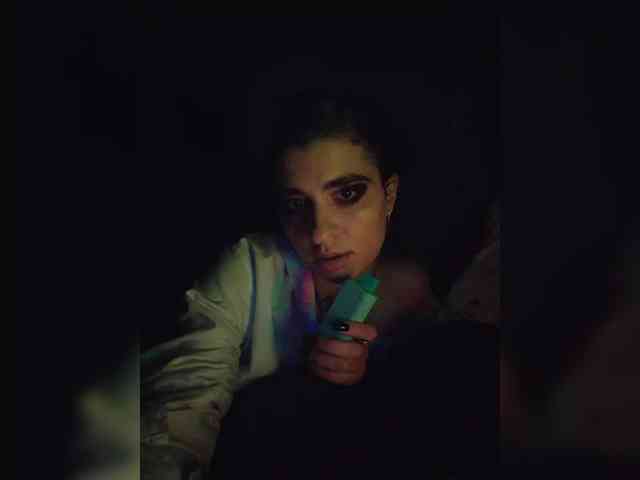 UntouchableSquirtWitch webcam