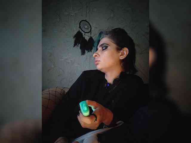 UntouchableSquirtWitch webcam