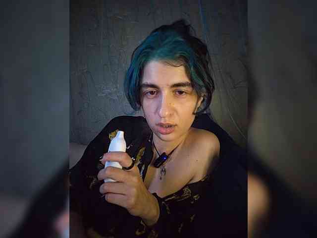 UntouchableSquirtWitch webcam