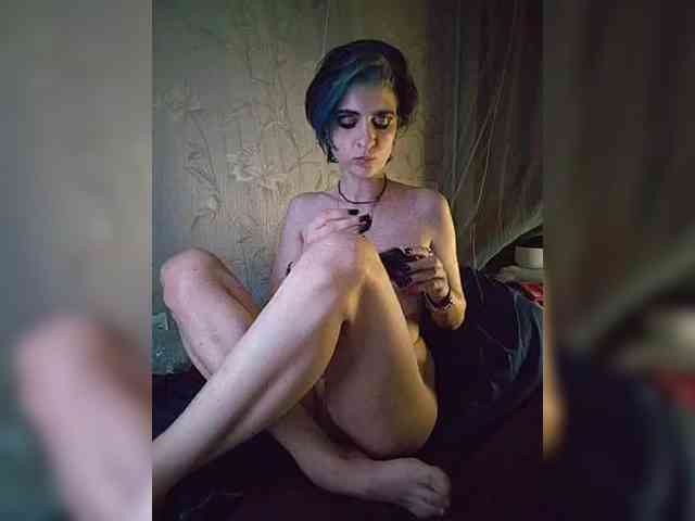 UntouchableSquirtWitch webcam