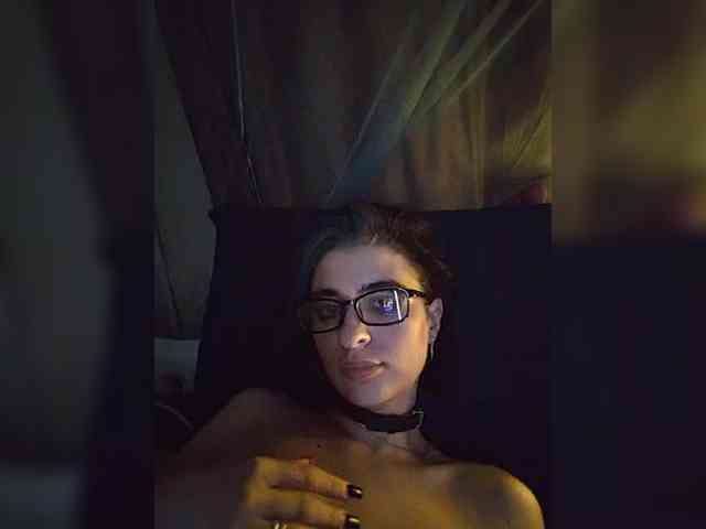 UntouchableSquirtWitch webcam