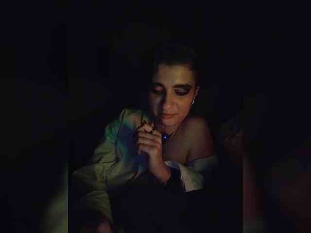 UntouchableSquirtWitch webcam