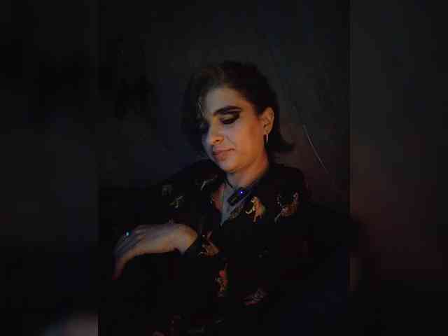 UntouchableSquirtWitch webcam