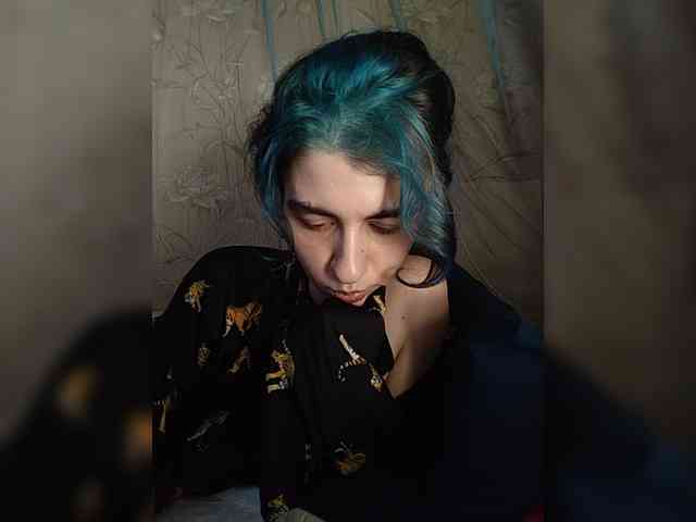 UntouchableSquirtWitch webcam