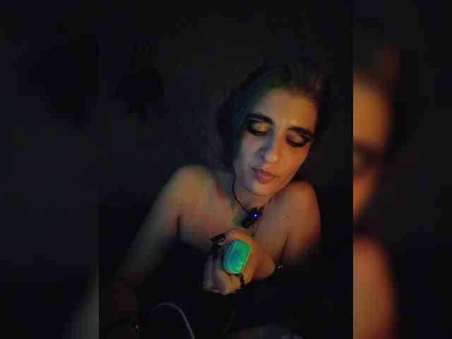 UntouchableSquirtWitch webcam