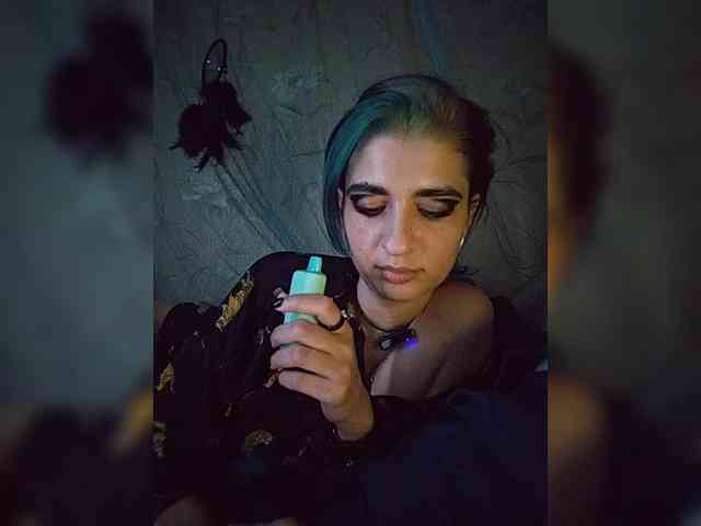 UntouchableSquirtWitch webcam