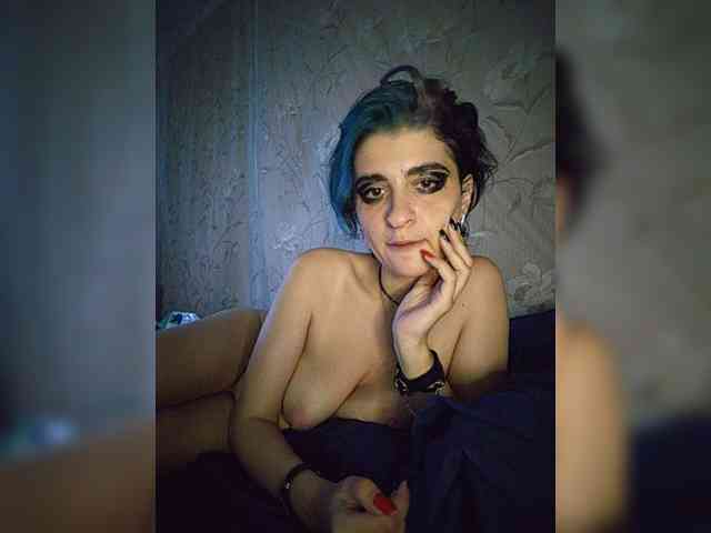 UntouchableSquirtWitch webcam