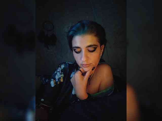 UntouchableSquirtWitch webcam
