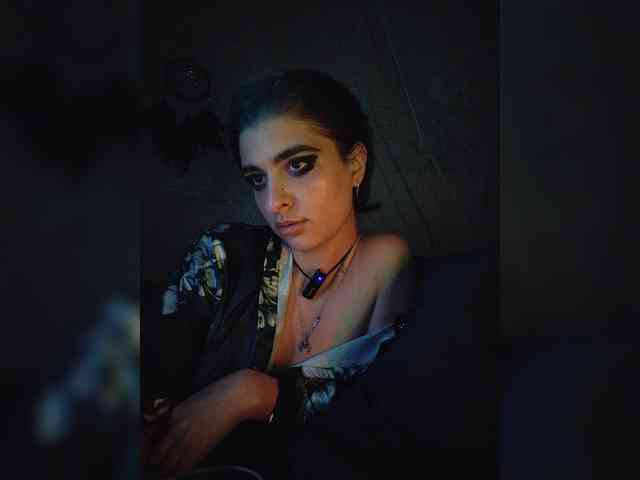 UntouchableSquirtWitch webcam