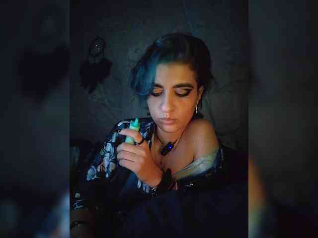 UntouchableSquirtWitch webcam
