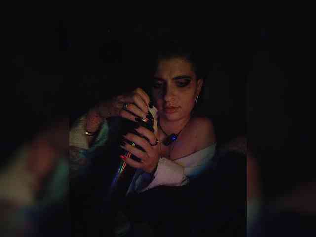 UntouchableSquirtWitch webcam