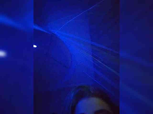 UntouchableSquirtWitch webcam