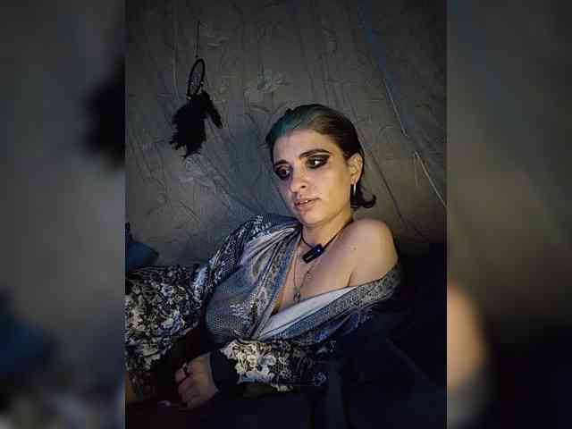 UntouchableSquirtWitch webcam