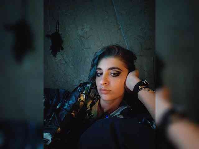UntouchableSquirtWitch webcam