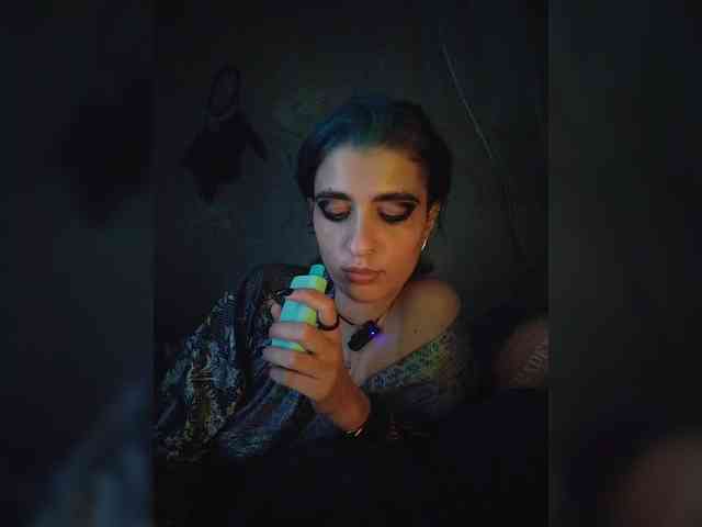 UntouchableSquirtWitch webcam