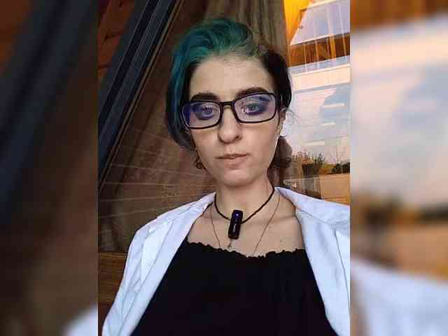 UntouchableSquirtWitch webcam