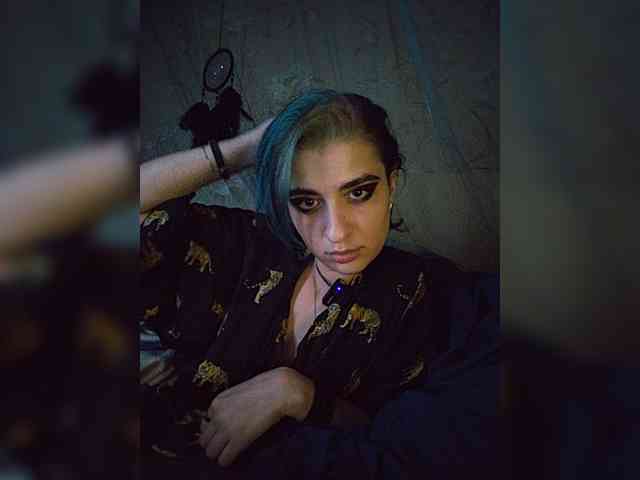 UntouchableSquirtWitch webcam