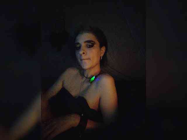 UntouchableSquirtWitch webcam