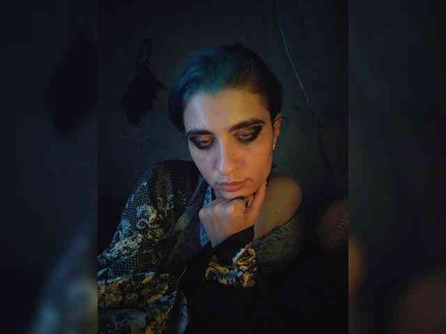 UntouchableSquirtWitch webcam