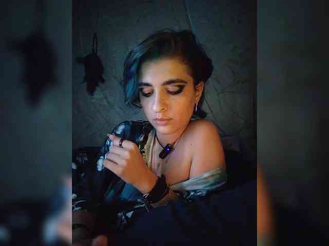 UntouchableSquirtWitch webcam