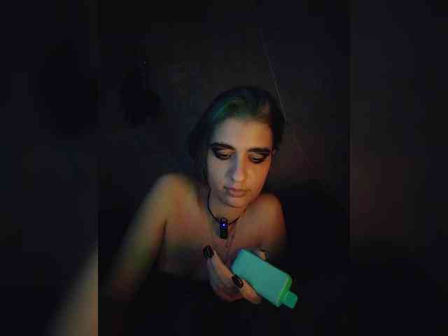 UntouchableSquirtWitch webcam