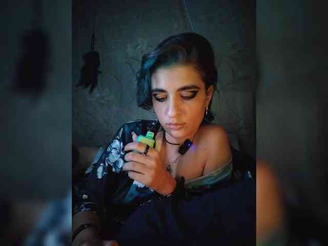 UntouchableSquirtWitch webcam