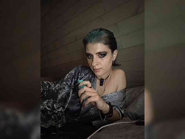 UntouchableSquirtWitch webcam