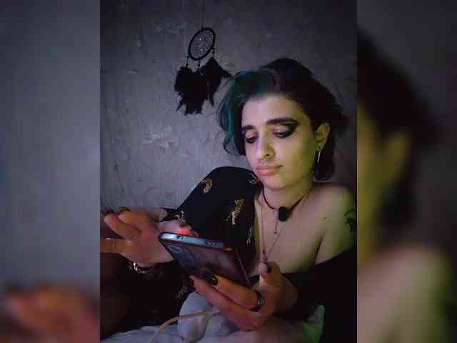 UntouchableSquirtWitch webcam