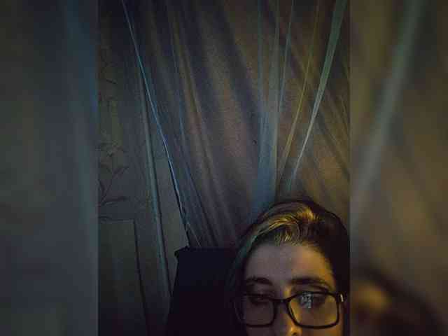 UntouchableSquirtWitch webcam