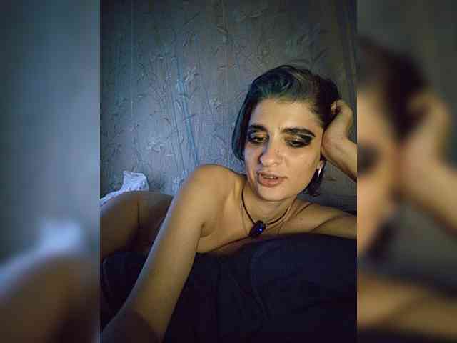UntouchableSquirtWitch webcam