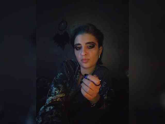 UntouchableSquirtWitch webcam