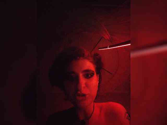 UntouchableSquirtWitch webcam