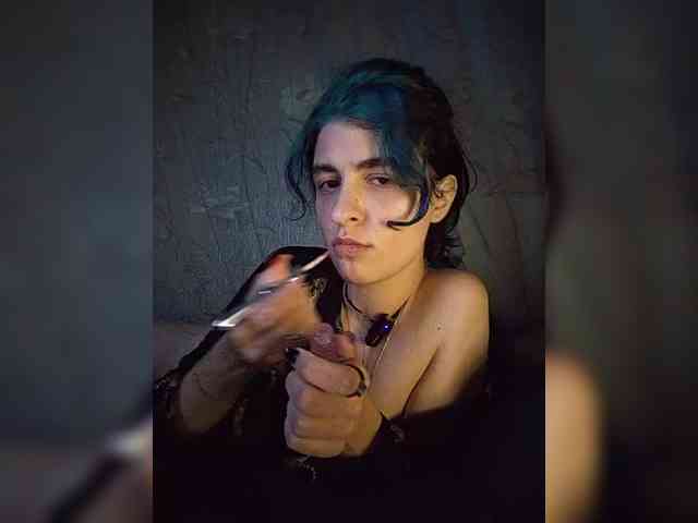 UntouchableSquirtWitch webcam