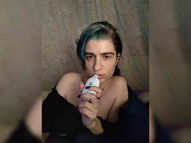 UntouchableSquirtWitch webcam