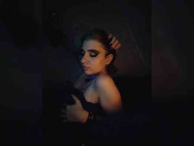 UntouchableSquirtWitch webcam