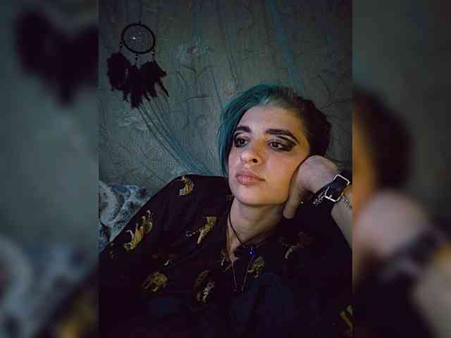 UntouchableSquirtWitch webcam