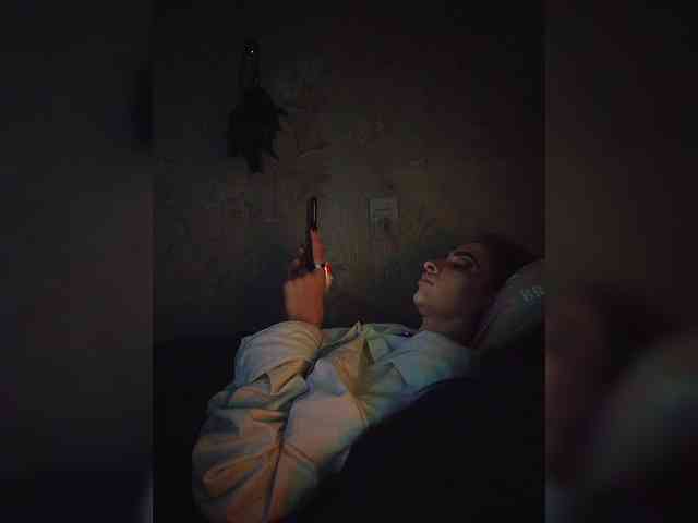 UntouchableSquirtWitch webcam