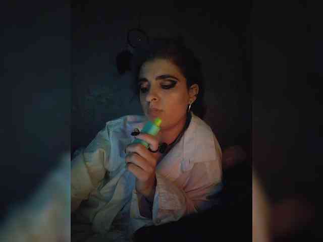 UntouchableSquirtWitch webcam