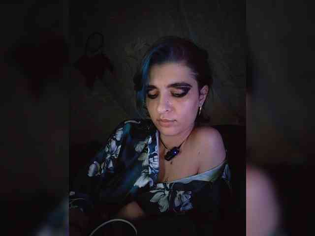 UntouchableSquirtWitch webcam