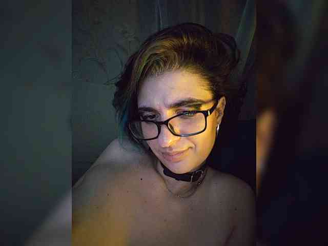 UntouchableSquirtWitch webcam