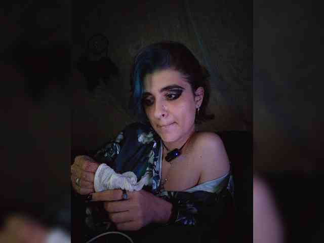 UntouchableSquirtWitch webcam