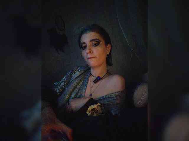 UntouchableSquirtWitch webcam