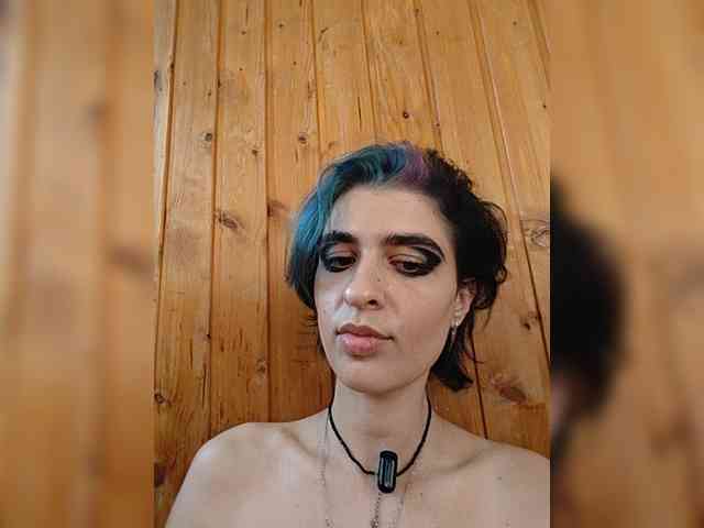 UntouchableSquirtWitch webcam