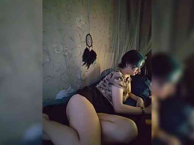 UntouchableSquirtWitch webcam