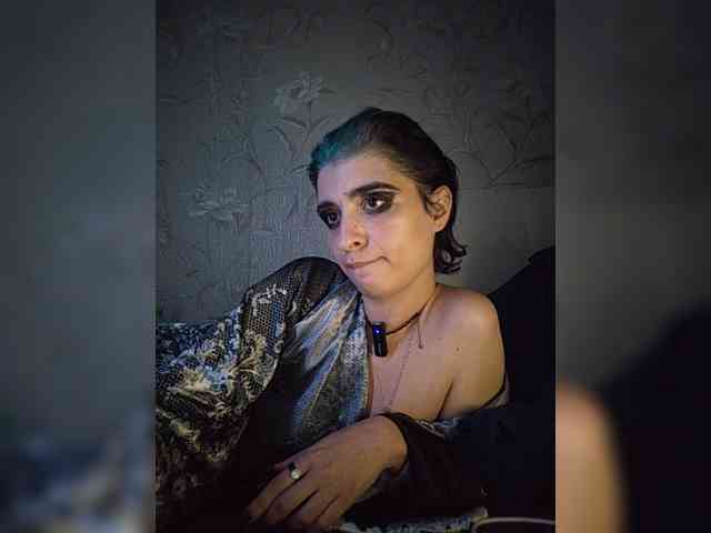 UntouchableSquirtWitch webcam
