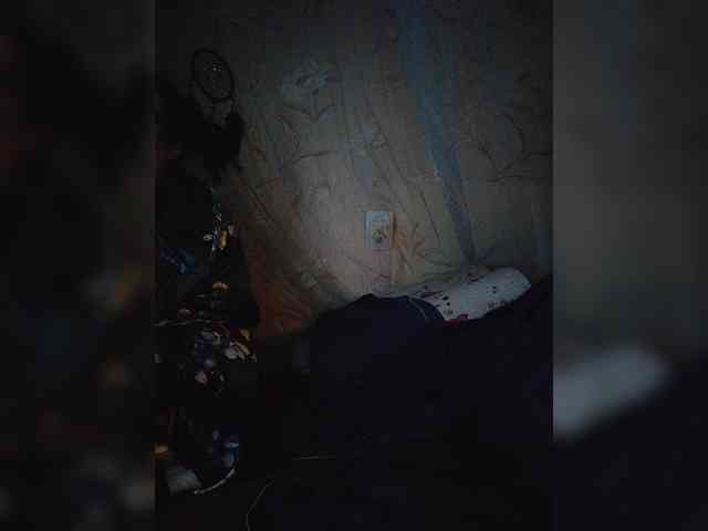 UntouchableSquirtWitch webcam