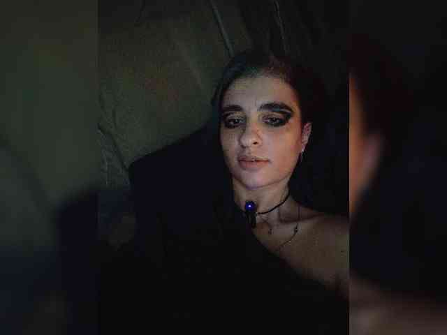UntouchableSquirtWitch webcam