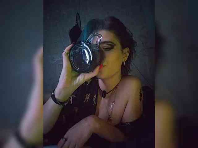 UntouchableSquirtWitch webcam