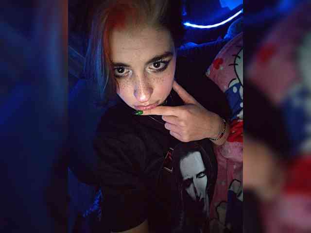 Siren_BrattyQueen webcam